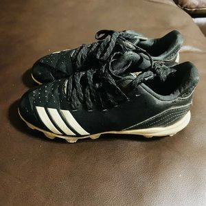 Youth Adidas baseball cleats. Size 2. Worn for 3 months. Nice condition.